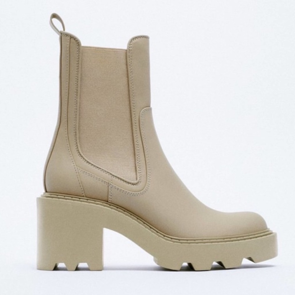 Zara rubberized heel ankle boots size 6.5